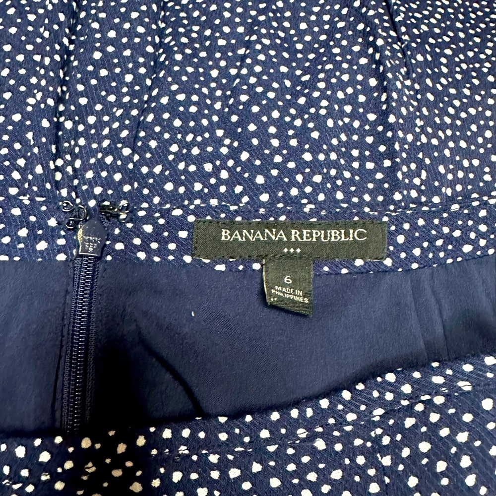 Banana repúblic  womens white and blue skirt